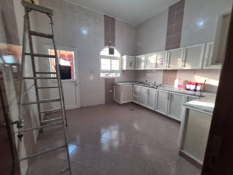 2 hall and majlis for rent in Shakhbout