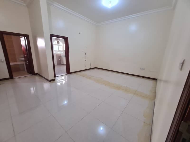 6 hall and majlis for rent in Shakhbout