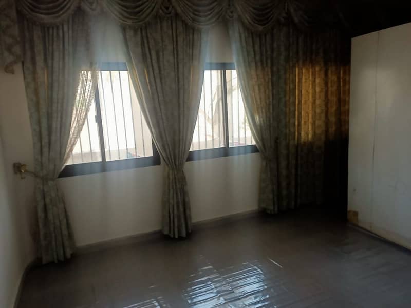 BIG STUDIO AVAILABLE MONTHLY/YEARLY BASIS IN MADINAT ZAYED OPPOSITE ETIHAD BUILDING