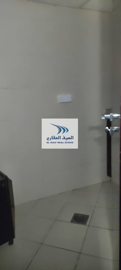 طابق تجاري  للايجار في البرشاء، دبي - طابق تجاري في البرشاء 2 البرشاء 169000 درهم - 5494684