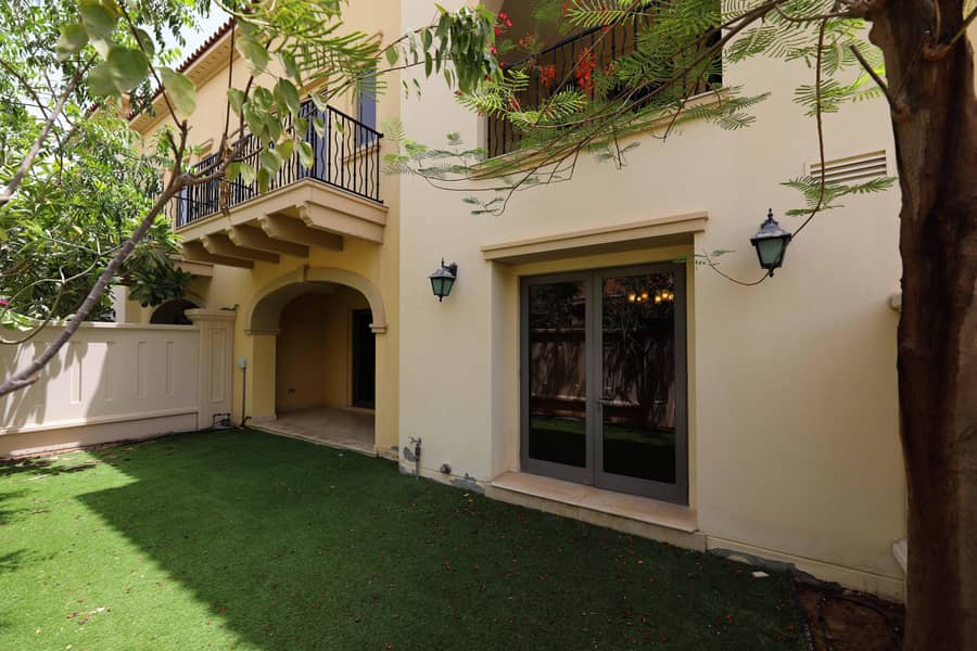 Vacant with Landscaped Garden |Full Privacy