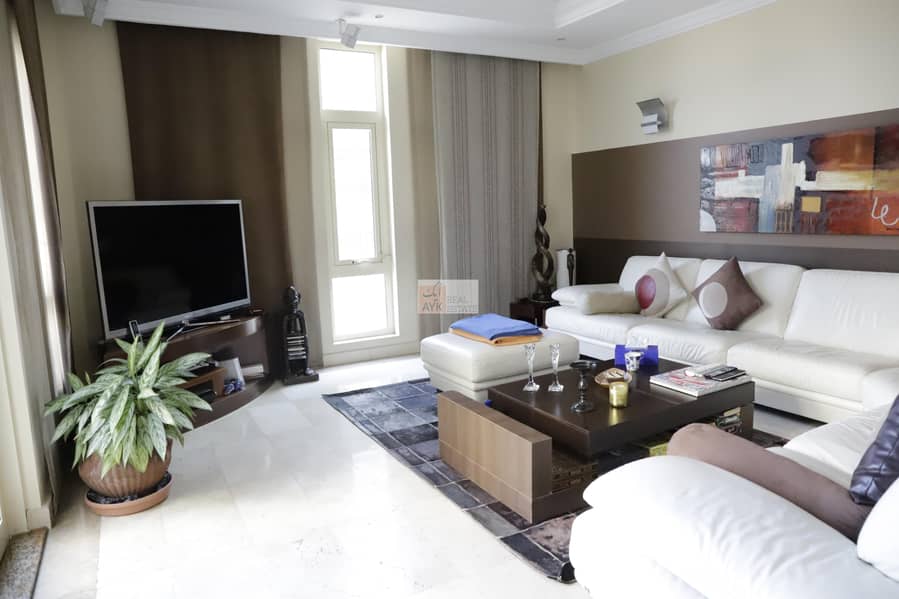 fully upgraded 7 bedroom villa for rent