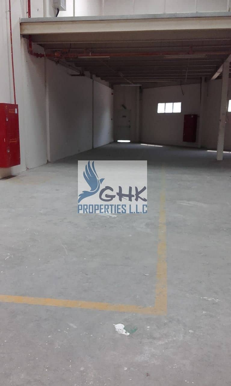 4 3900 sqft commercial warehouse in Al Qusais with Mezzanine