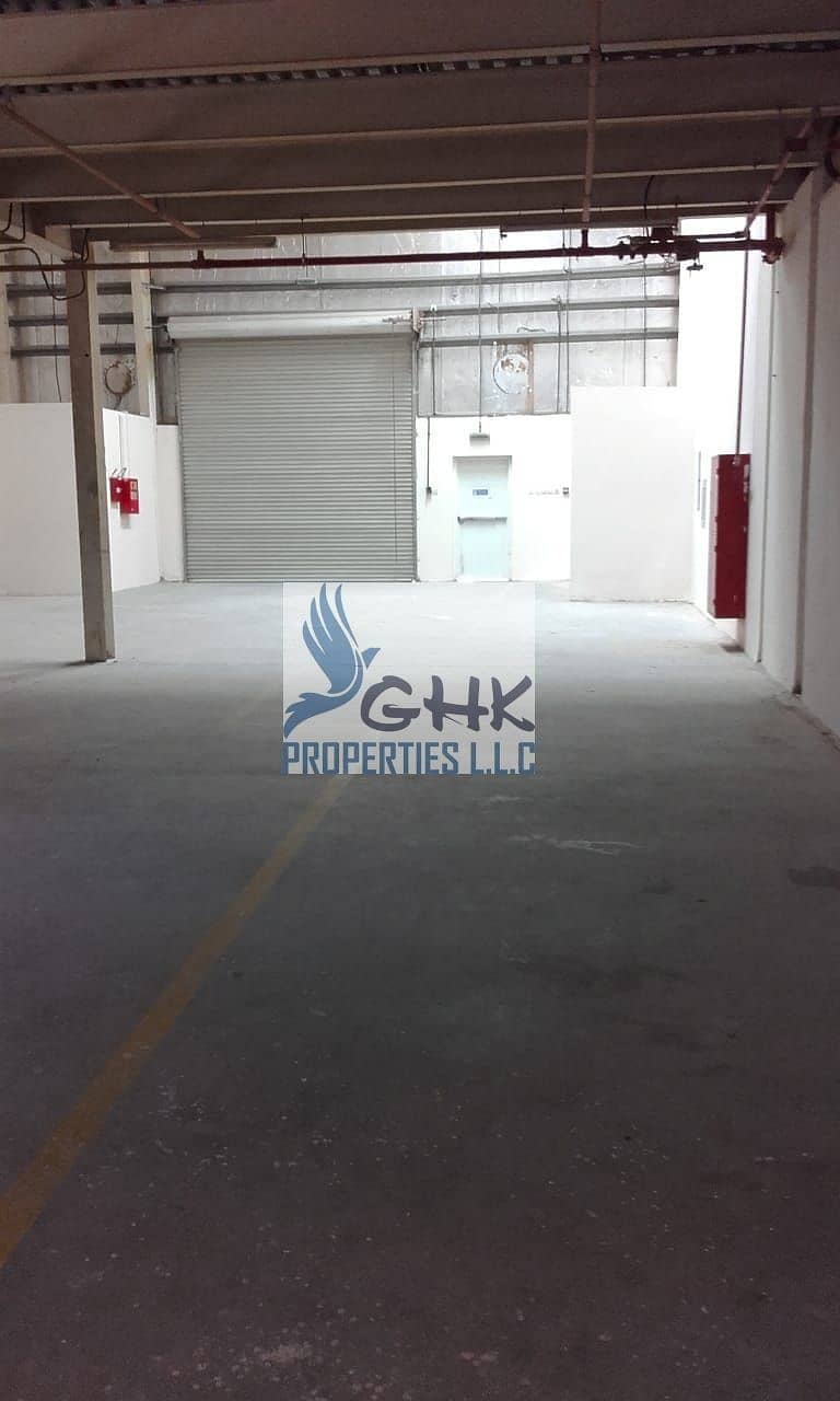 5 3900 sqft commercial warehouse in Al Qusais with Mezzanine