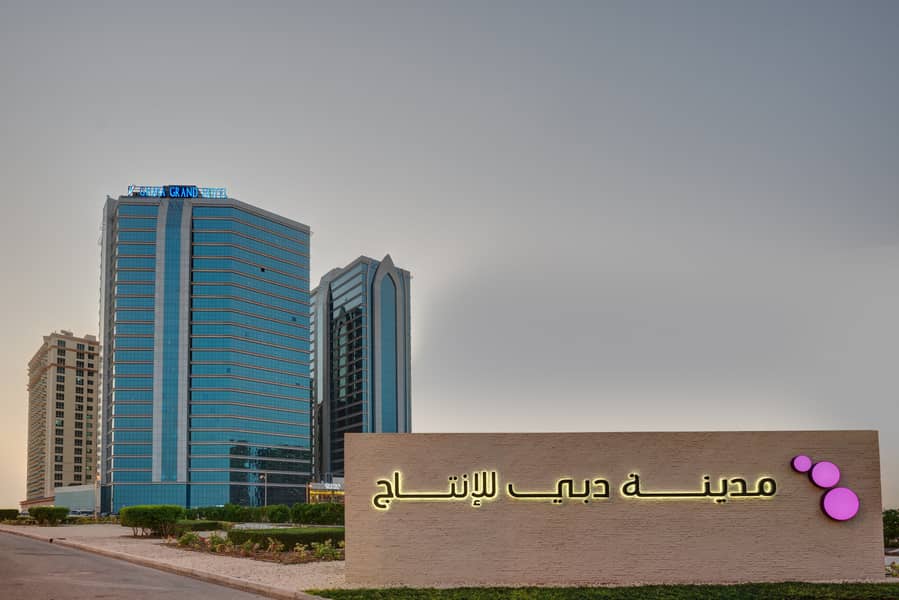 شقة في فندق فينتاج جراند،مدينة دبي للإنتاج 2 غرف 98999 درهم - 4699009