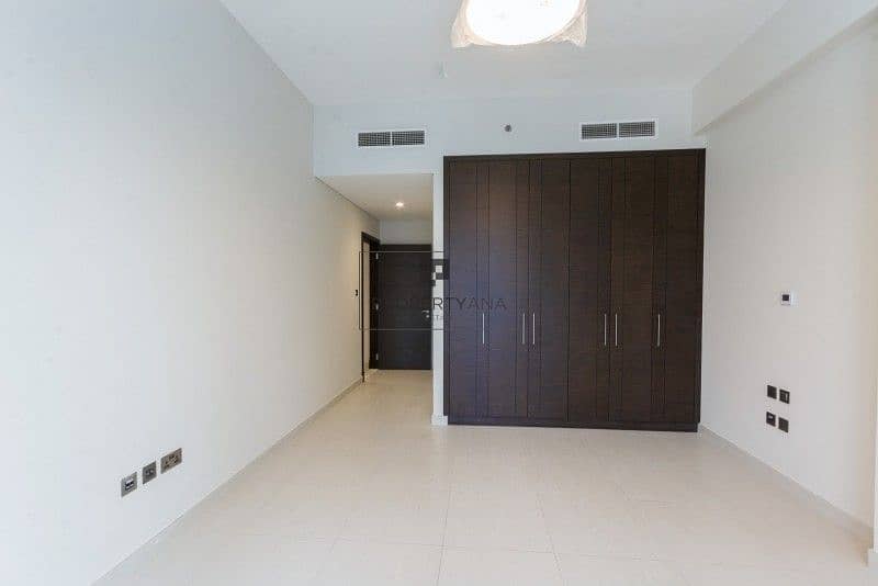 12 Mid Floor 2 Bedroom| Immaculate | Spacious Layout