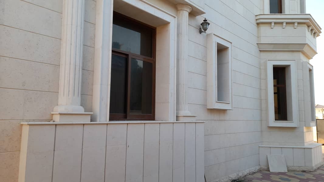 6 BED ROOMS WITH 2 MULHAQ IN SIDE AND OUT SIDE KITCHNE VILLA FOR RENT