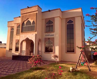 4 Bedroom Villa for Sale in Al Raqaib, Ajman - Villa for sale in Arabic, personal finishing, with water and electricity