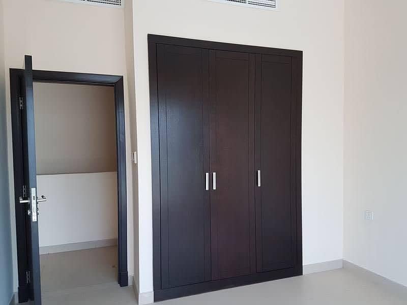 WARSAN VILLA 3 BAD + MAID ROOM AVAILABLE FOR RENT IN VERY GOOD PRICE READY TO MOVE WITH COVER PARKING