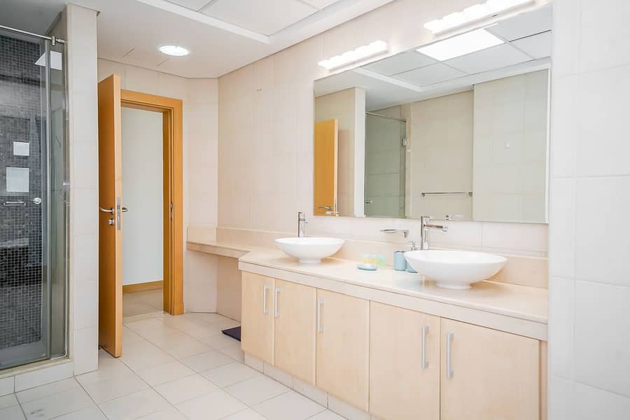 25 Master bathroom