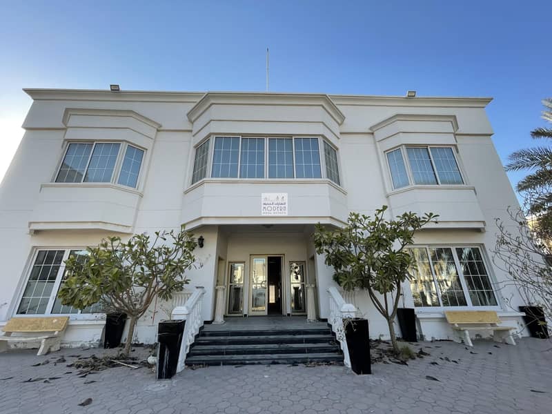 HUGE!!!! 6 bedroom villa is available  in Mirdif