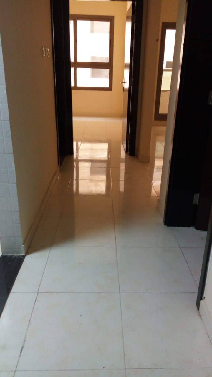 FOR RENT: 1BHK AVAILABLE IN EMIRATES CITY (LAKE TOWER) WITH PARKING