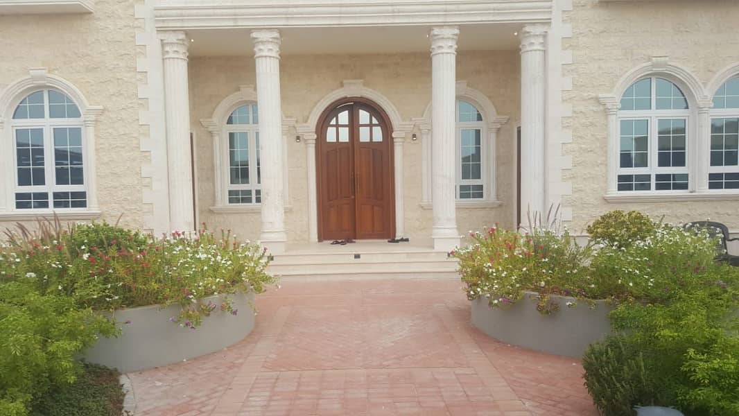 Distinctive villa with high decorations for sale in Al Hwashi Sharjah
