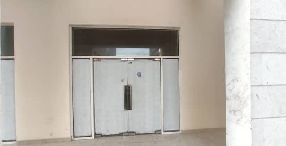 Showroom for Rent in Al Taawun, Sharjah - A showroom in the cooperation area directly on the main street, with an area of ​​4000 feet
