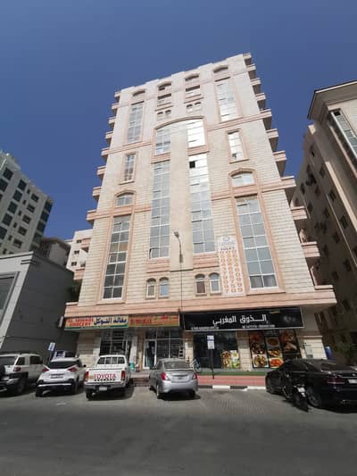 Building for Sale in Al Nuaimiya, Ajman - Building for sale, freehold for all nationalities, ground + 10 floors, with an income of 10%