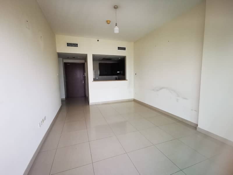 Close to City Center | Large 1BR | Vacant for Rent