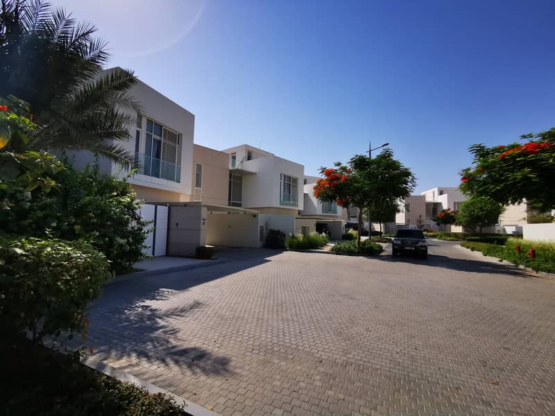 CORNER PLOT / READY TO BUILD YOUT OWN DREAM / CORNER PLOT / READY TO BUILD YOUT OWN DREAM /