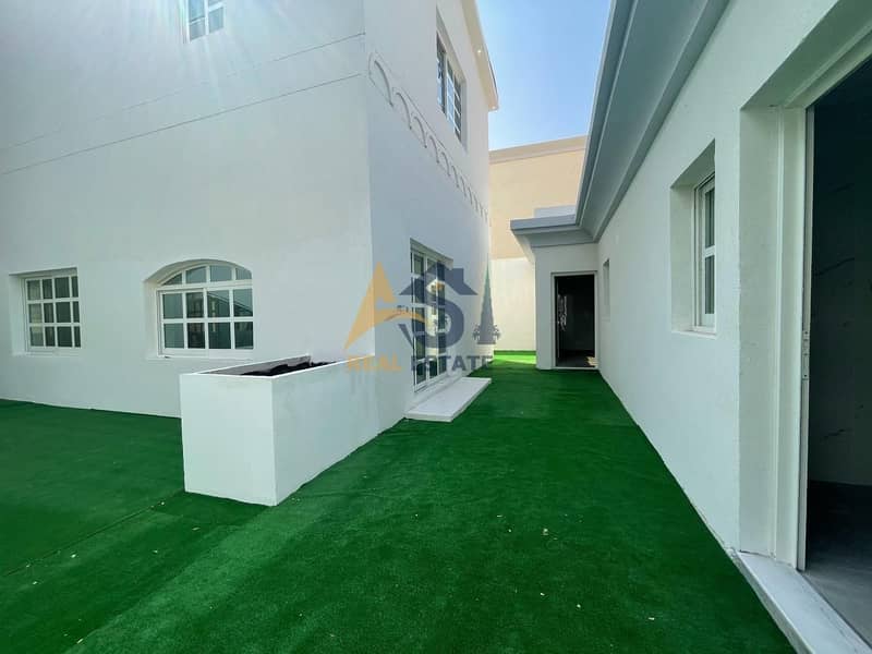 11 Villa with Seven Rooms and Car Parkings