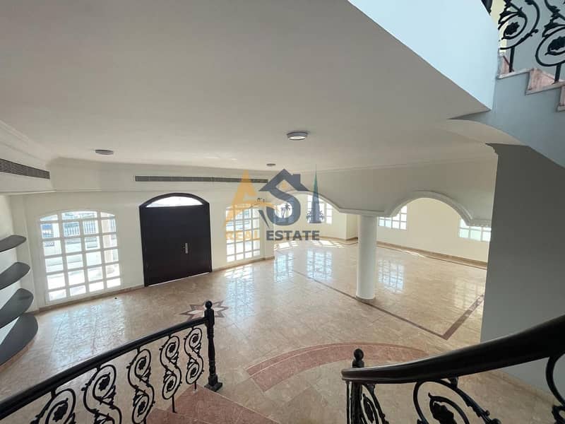 23 Villa with Seven Rooms and Car Parkings