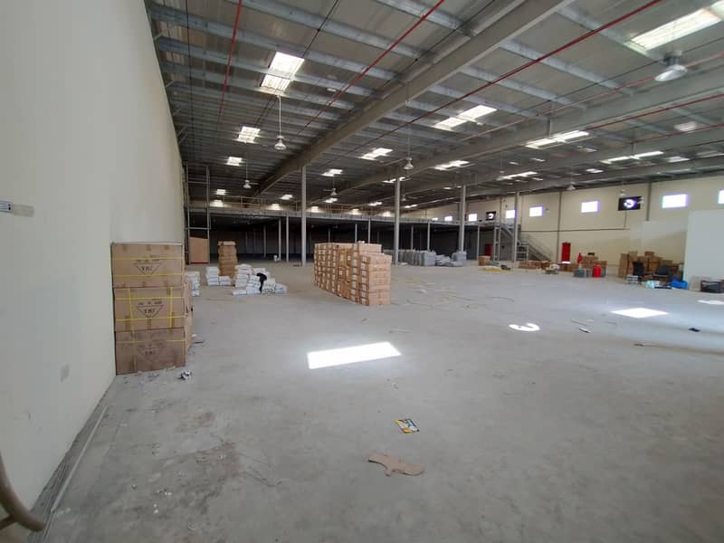 A new warehouse and a large area of ​​33,668 feet in the industrial area directly near the Chinese market at a fantastic price. The offer is valid for one month