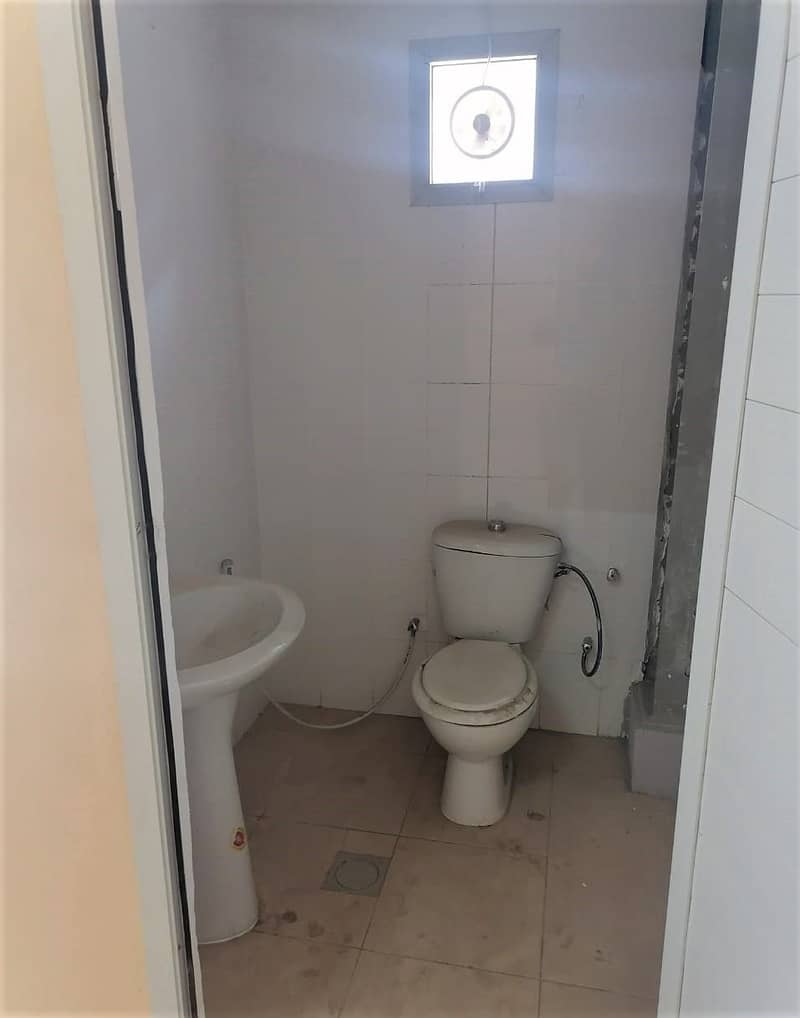 8 TOILET