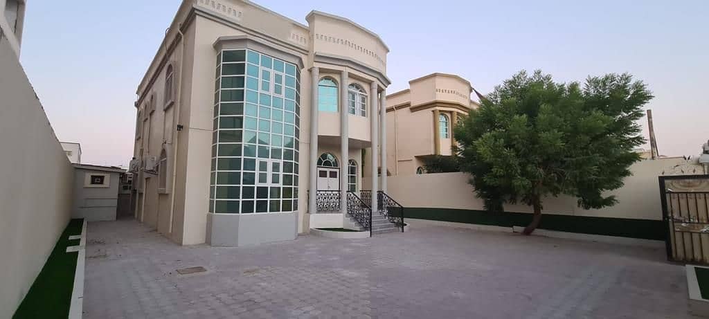 Villa for rent in Ajman, Al Mowaihat 3
 two floors
 5 rooms, a hall and a h