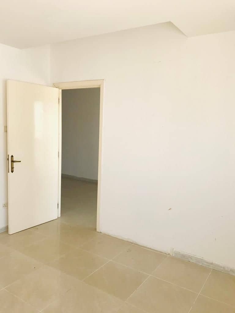 HUGE STUDIO APARTMENT WITH BIG BALCONY AND CLOSED KITCHEN IN 18K IN AL-NAHDA SHARJAH.