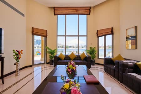 5 Bedroom Villa for Rent in Palm Jumeirah, Dubai - Living Room (Majlis)