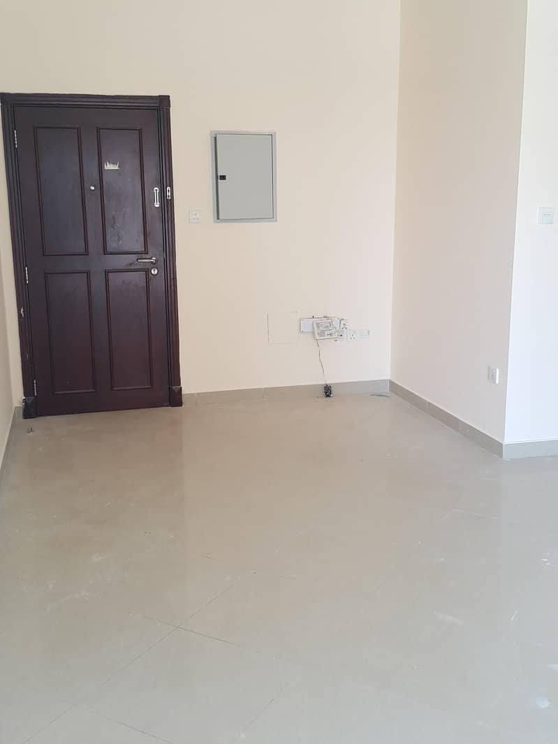 8 1 BHK/2 full bathrooms/Wardrobes/Balcony/Low rent !