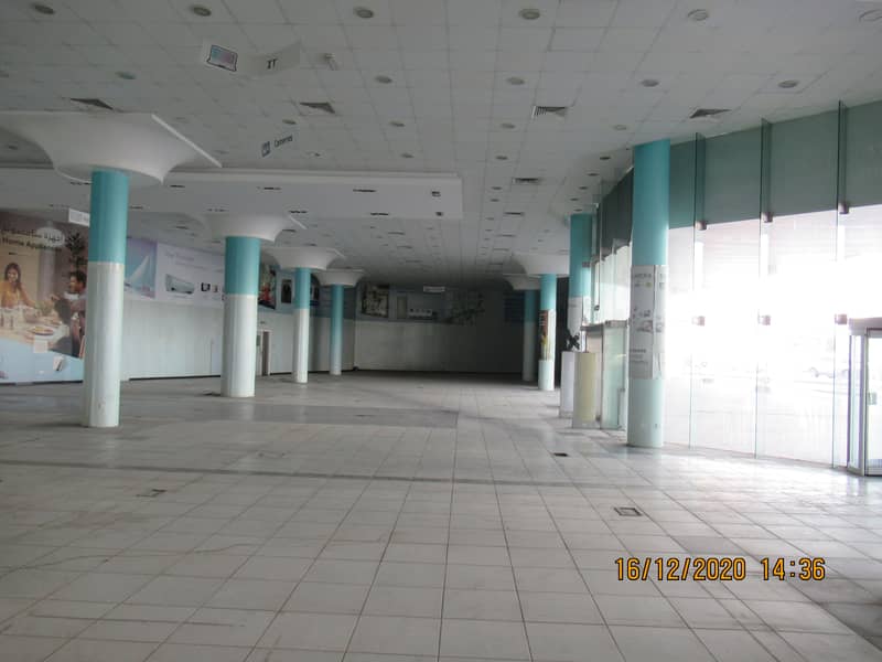 13,700 sq ft  retail |road facing|25  parkings|3 months rent free|good height|high visibility|Rent DHS 900k p/a