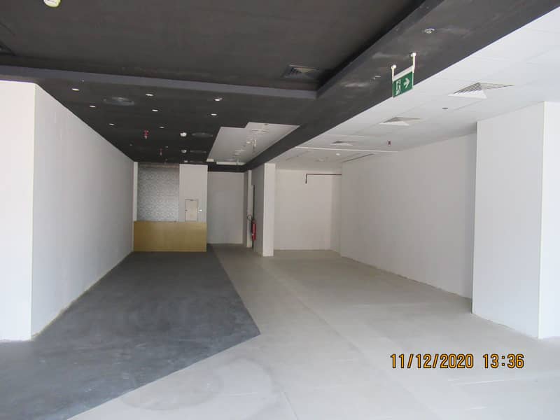 معرض تجاري في شارع خالد بن الوليد،بر دبي 160000 درهم - 4911439