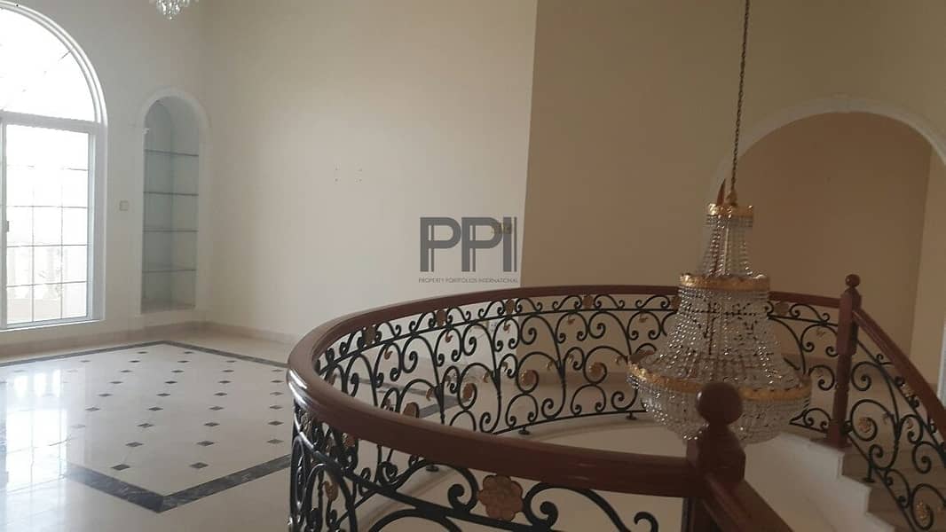 4 Well Maintained Beautiful Villa with Swimming Pool