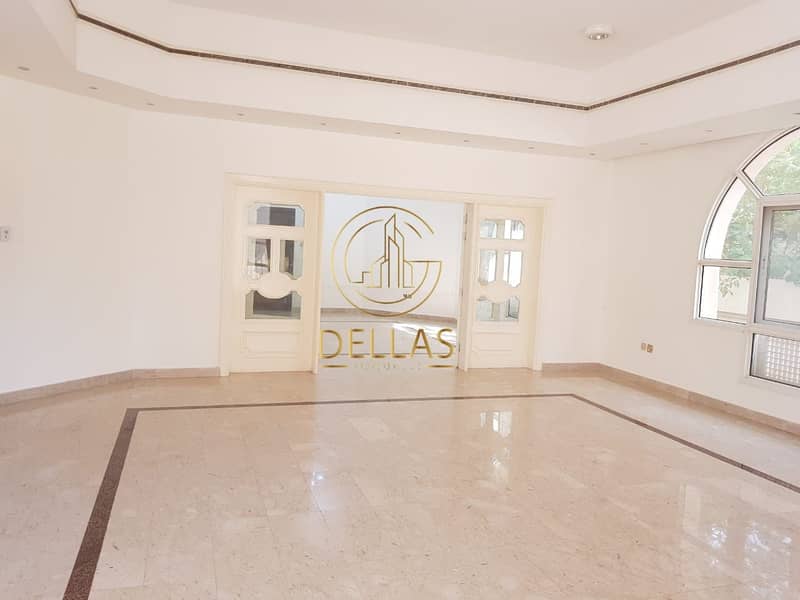 Villa in Abu Dhabi - Al Karamah