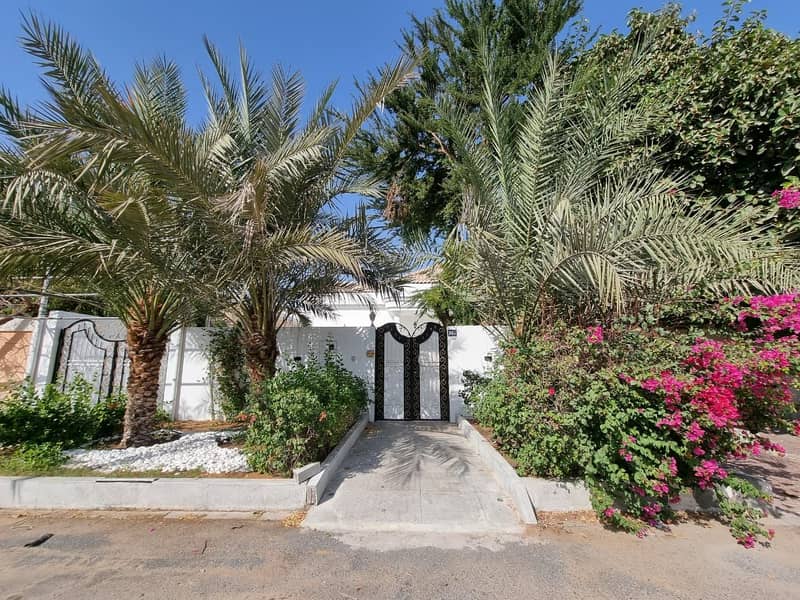 SEMI - INDEPENDENT    SINGLE  STORIED  3  MASTER   BED  ROOM  VILLA   WITH   HUGE  GARDEN  AREA