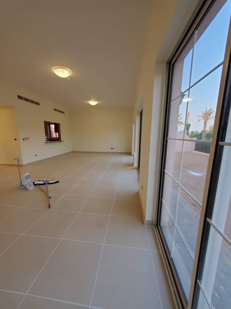 beautiful 5 bedroom Villa in community  Nad al shiba with 3 best price 170k