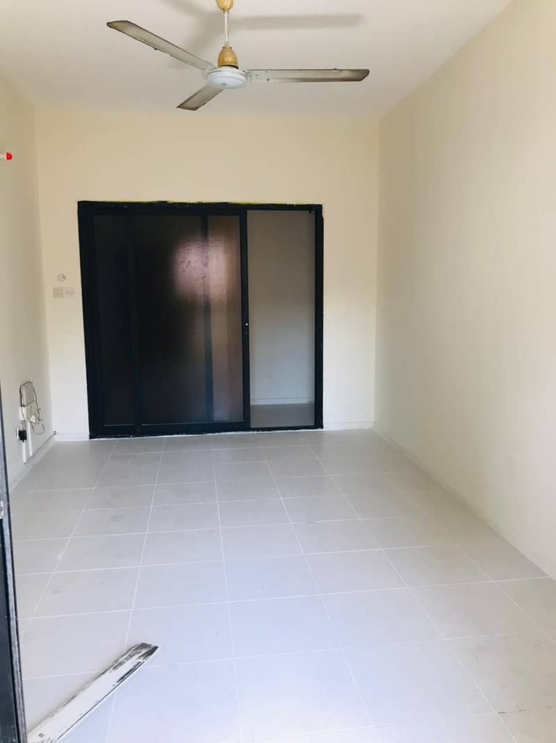 3 AL HAMRIYA BUR DUBAI ONE BEDROOM HALL AVAILABLE  WITH PARKING 2 BALCONEY