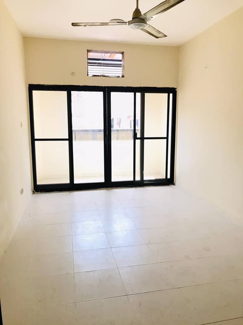 6 AL HAMRIYA BUR DUBAI ONE BEDROOM HALL AVAILABLE  WITH PARKING 2 BALCONEY