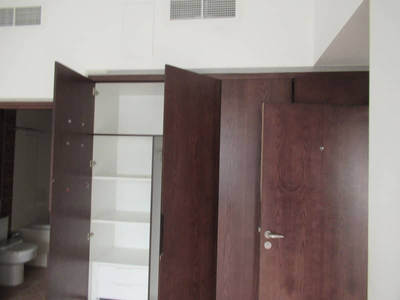6 2 BEDROOM HALL AVAILABLE   OUD METHA METRO STAION  BEHIND  NEW BUILDING WITH ALL FECILTIES   CENTRAL AC BALCONY 3 BATHROOM  PARKING  ONLY FAMILY  BUILDING