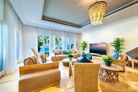 7 Bedroom Villa for Rent in Palm Jumeirah, Dubai - Living room