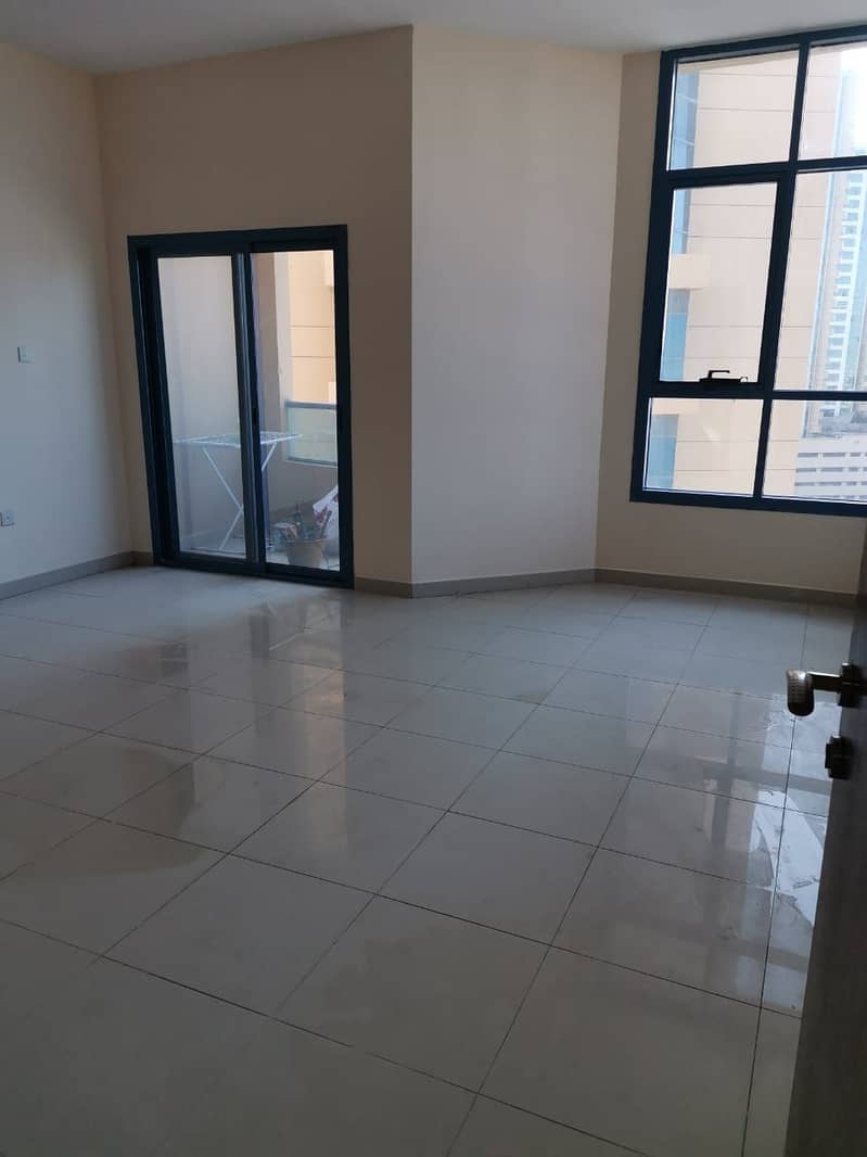 HOT OFFER!! 3 BEDROOM HALL WITH MAID ROOM, 4 BATHROOMS , CLOSED KITCHEN WITH SEA VIEW FOR SALE IN ALKHOR TOWERS. . . . . FOR 420,000/