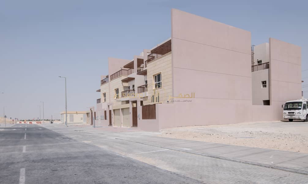 42 Direct from Owner! 3 BHK Villa in Mohamed Bin Zayed