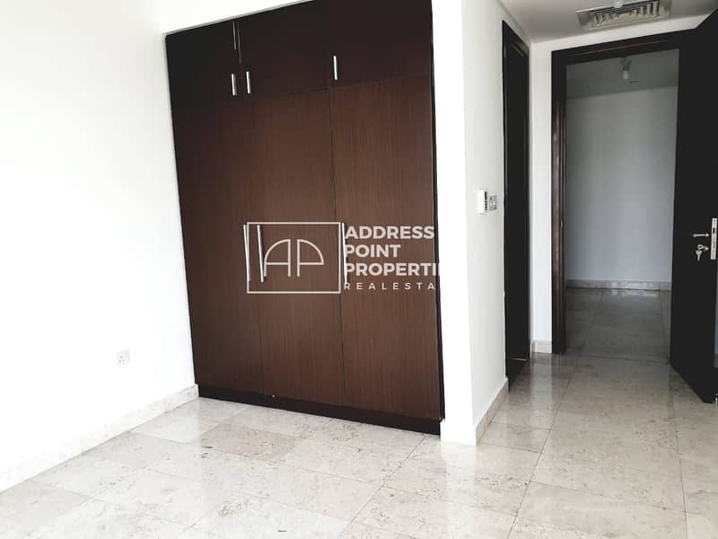 12 Amazing 3 BHK Apartment in Marina Heights| Spacious Layout |  with Balcony. .