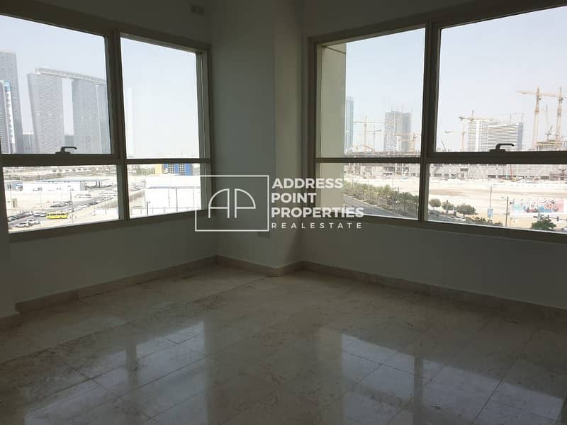 15 Amazing 3 BHK Apartment in Marina Heights| Spacious Layout |  with Balcony. .