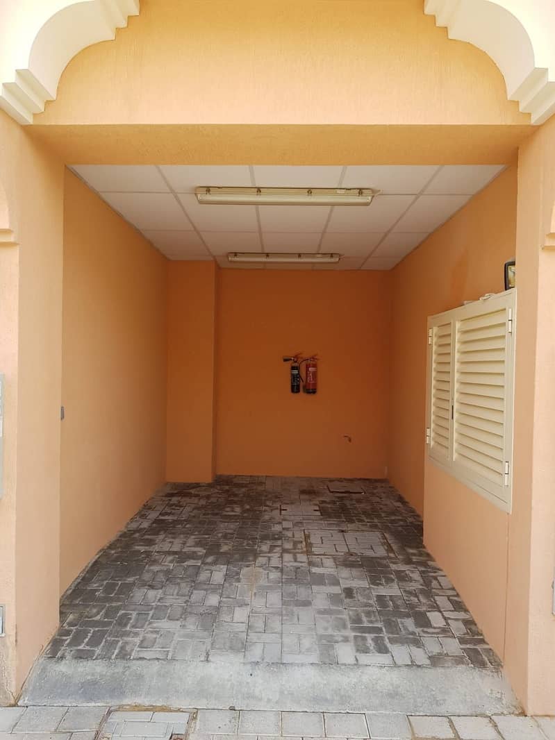 vacant town house in zone 7 its 2bhk with 3 bathroom garage ,maids room  and can access to terrace