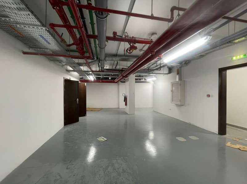 HUGE STORAGE SPACE AVAILABLE IN BRAND NEW BUILDING  LOCATED IN BURDUBAI