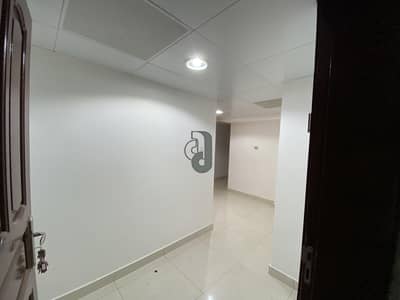 فلیٹ 3 غرف نوم للايجار في شارع المطار، أبوظبي - شقة في شارع المطار 3 غرف 55000 درهم - 5470539