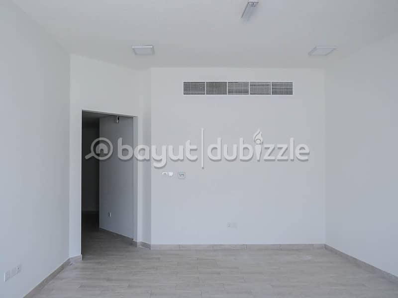 4 Large 1BR Brand New Beside UAQ Mall avalible for Rent
