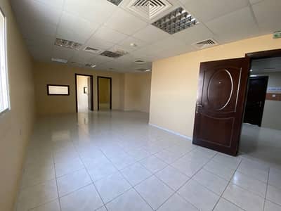 مکتب  للايجار في المنطقة الصناعية، الشارقة - مكتب للايجار - بالقرب من شارع الشيخ محمد بن زايد باتجاه دبي