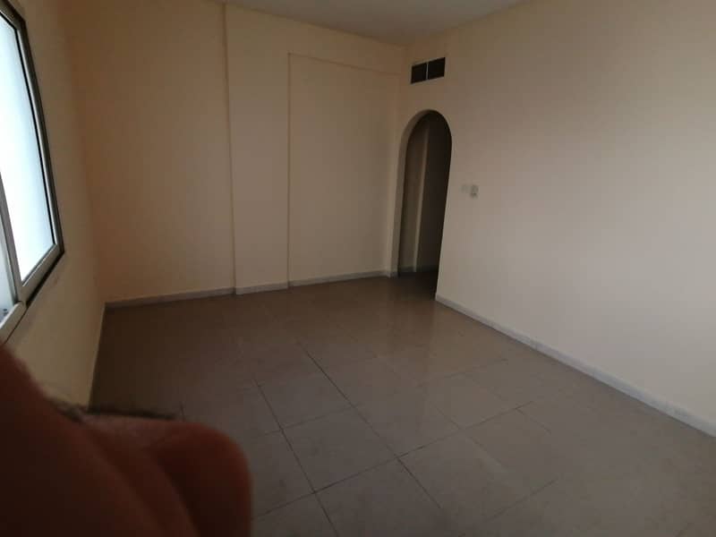 Hamidiya 1 room and hall for rent, excellent location in the center of the emirate, close to all services, at an affordable price