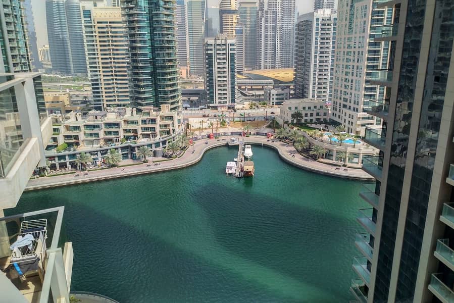 11 Spacious 2-bedroom apartment for rent in the sought-after Marina Tower